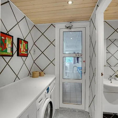 Holiday home 4 Bedroom Cozy In *
