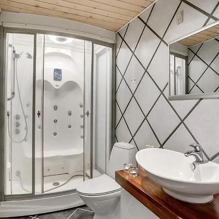 4 Bedroom Cozy In *