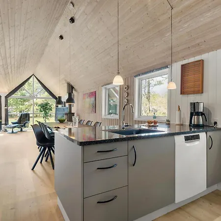 Holiday home 4 Bedroom Cozy In