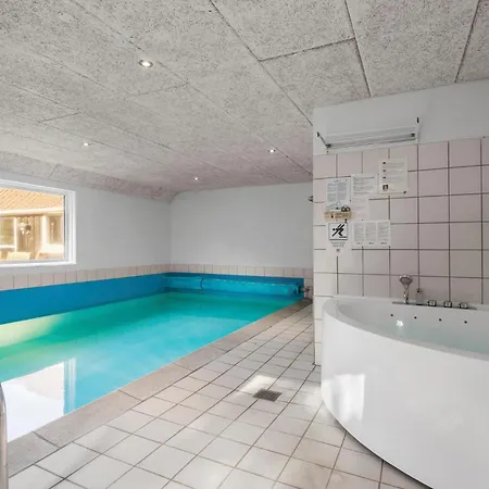 4 Bedroom Cozy In Holiday home Vejers Strand
