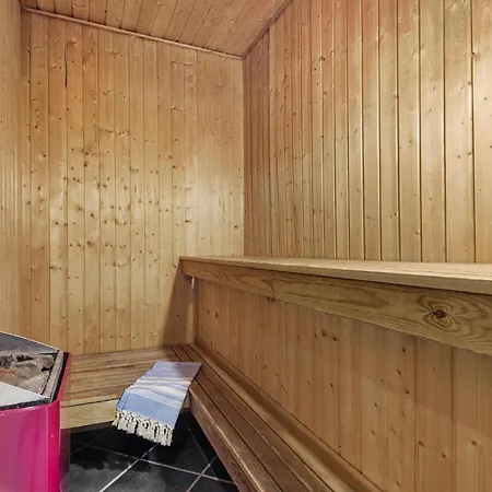 Holiday home 4 Bedroom Cozy In